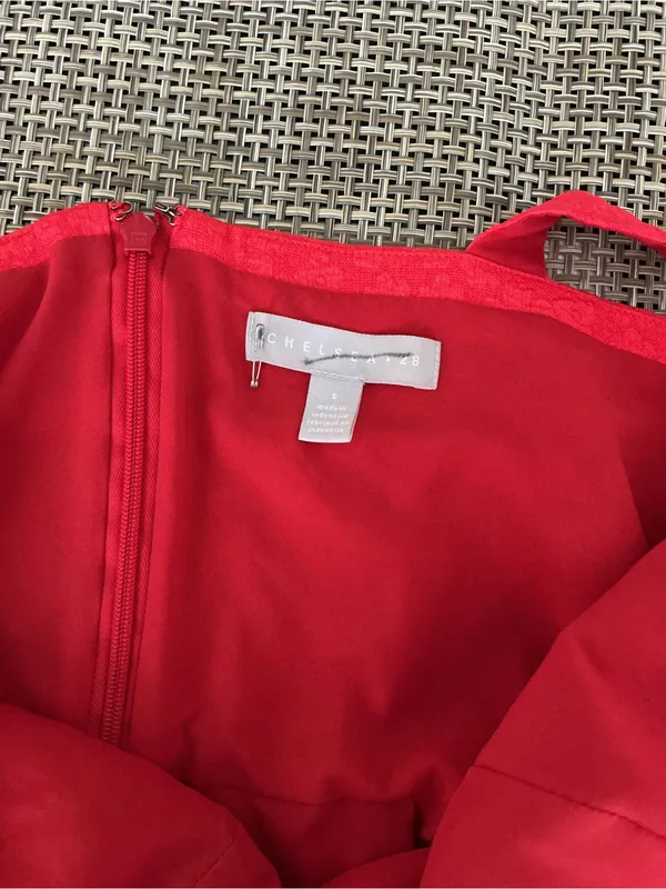 Chelsea28 Red Textured Tiered Midi Dress Size S - Image 3