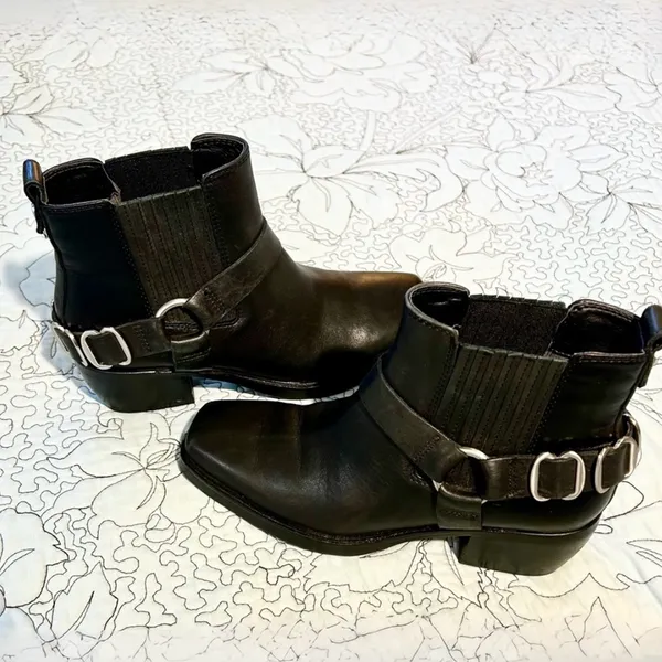Sam Edelman Bellamie Black Leather Moto Harness Ankle Boots Block Heel Sz 6 💛 - Image 2