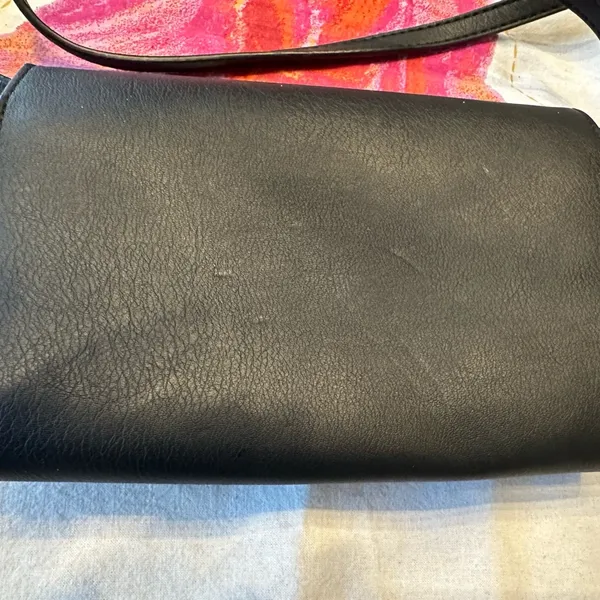 Vera Wang Small Black Crossbody Bag - Image 8