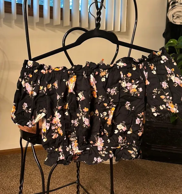 American Eagle Off The Shoulder Crop Top - Image 5