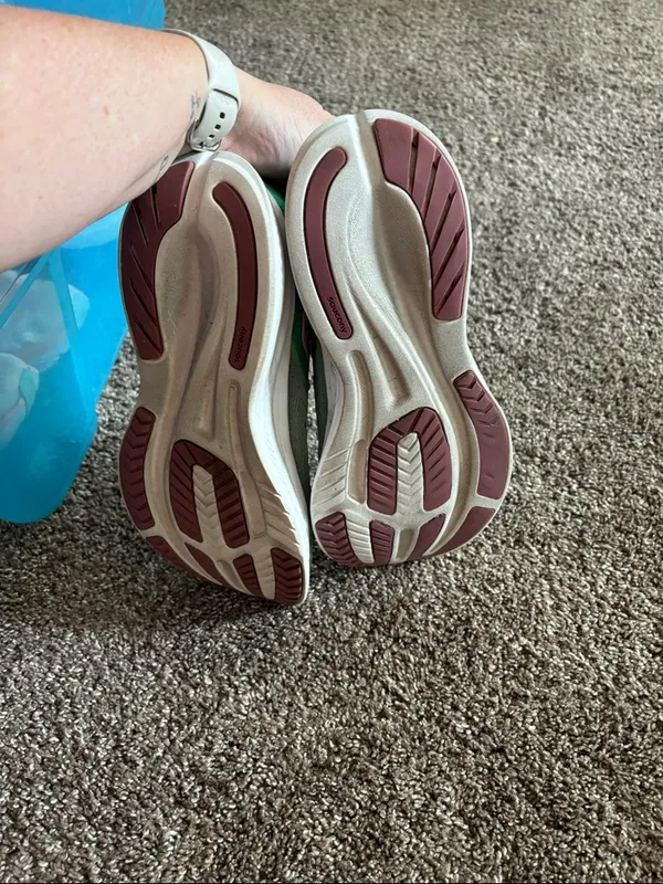 Saucony Women's Green Running Shoes with Pink Logo - Image 7