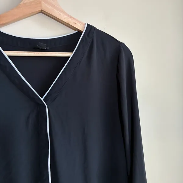 Ann Taylor black white classic old money long sleeved blouse women's size L - Image 2