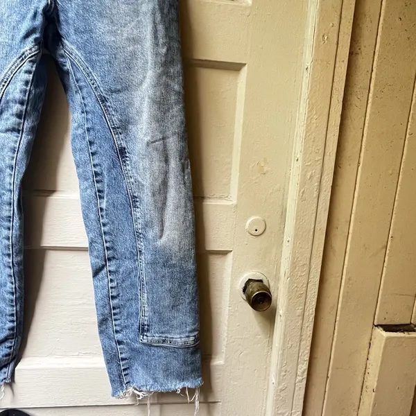 We the Free Risk Taker Jeans Sz 25 Blue Mid Rise Raw Hem Stretch Festival Rodeo - Image 3