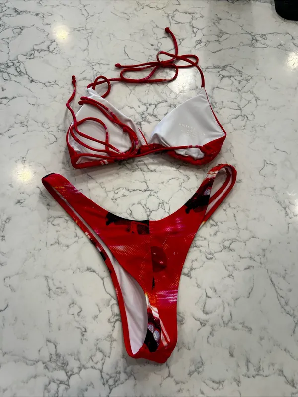 White Fox Swim Red Swirl‎ Pattern String Bikini Swimsuit Size Medium - Image 4