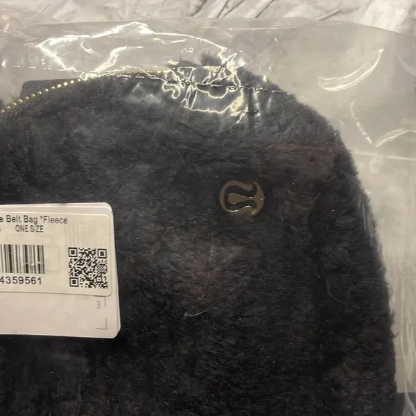 NWT Lululemon Everywhere Fleeced Belt Bag Black - Image 8