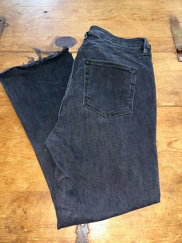 Good American Black High Rise Skinny Jeans Size 16 Raw Hem Stretch Denim - Image 4