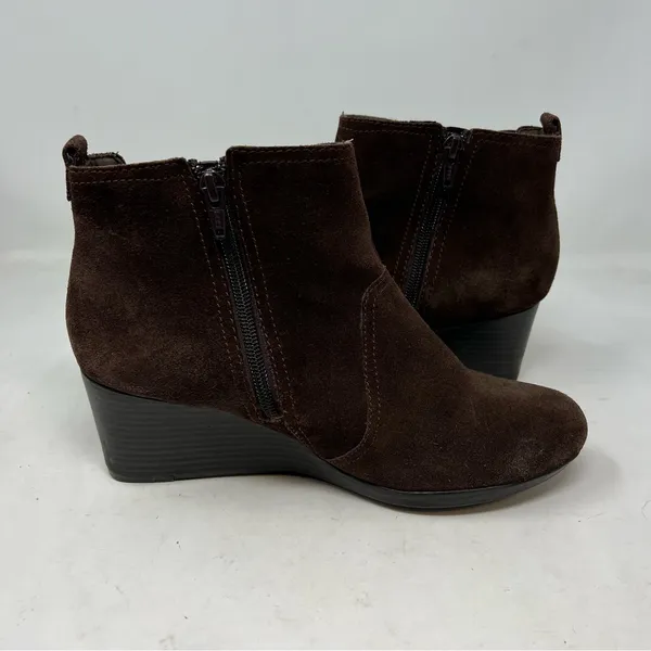 Clarks Crystal Quartz Brown Suede Wedge Ankle Boots Side Zip Womens 9M - Image 5