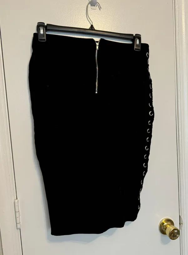 Black Pencil Skirt Size Large - Image 2