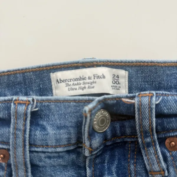 Abercrombie & Fitch The Ankle Straight Distressed Ultra High Rise Jeans size 00 - Image 3