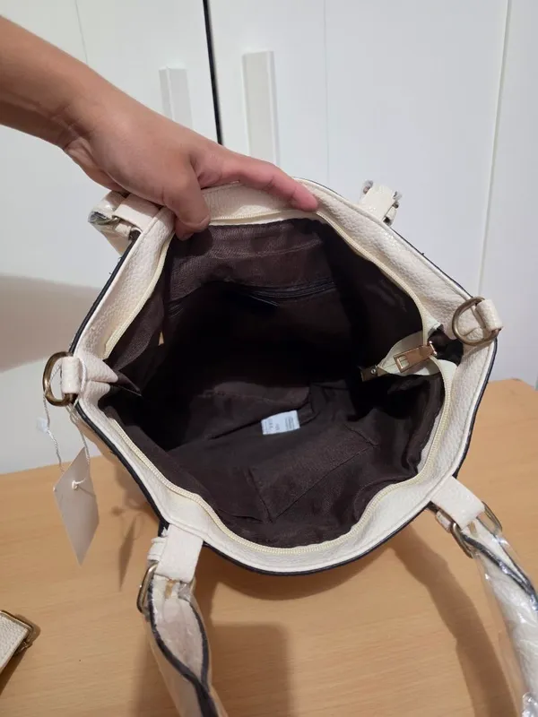 Beautiful white purse - Image 3