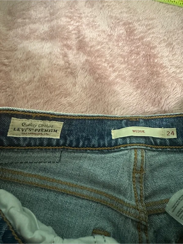 Levi's Classic Vintage Women's Blue Straight-Leg Jeans - Image 4
