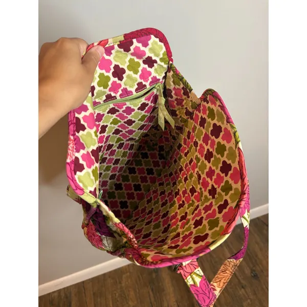 Vera Bradley Hello Dahlia quilted shoulder bag - Image 2