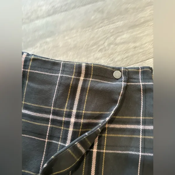 LAST PRICE🍒🤍 NO BOUNDARIES flannel faux wrap skirt 💐 - Image 15