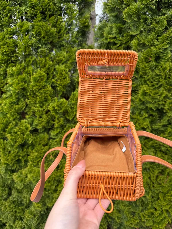 Tommy Bahama Woven Jeep Purse - Image 4