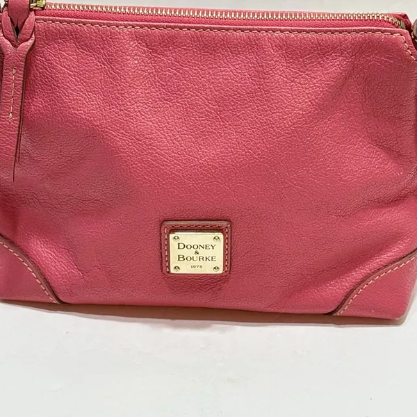 Dooney & Bourke Pink Pebbled Leather Small Shoulder Bag Purse Gold Logo Plate - Image 2
