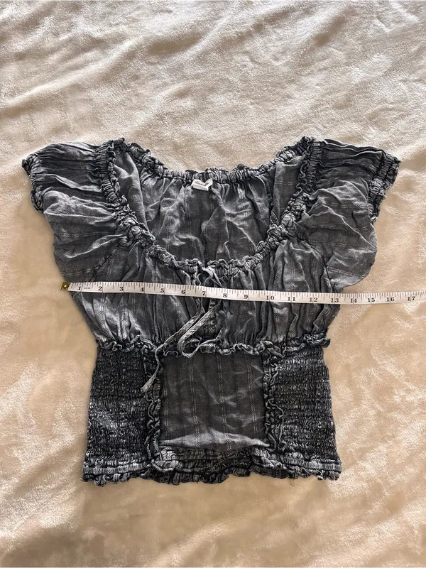 KIMCHI BLUE Gray Smocked Puff Sleeve Peasant Crop Top Tie Front Boho Sz S EUC - Image 5