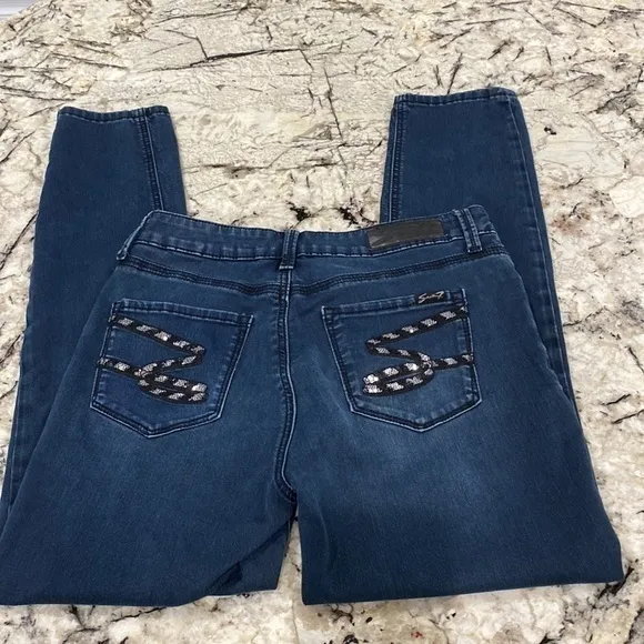 Seven7 Slimming Skinny Jeans y2k with sparkly sequins on back‎ pockets - Image 3