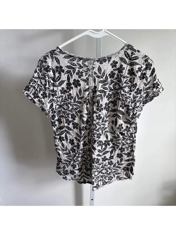 Anthropologie Pilcro Press Relief Black White Floral Split Neck Knit Top Size S - Image 7