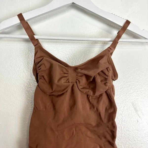 SKIMS Sculpting Bodysuit in Jasper Size XX-Small/X-Small - Image 4