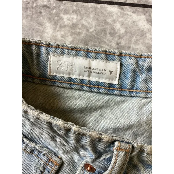 Zara High-Rise Curved Denim Shorts Light Wash Distressed Frayed Size 2 24 EU 34 - Image 6