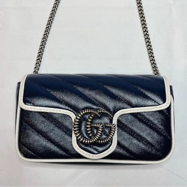 GUCCI Marmont GG logo super mini quilted leather crossbody bag - Image 5