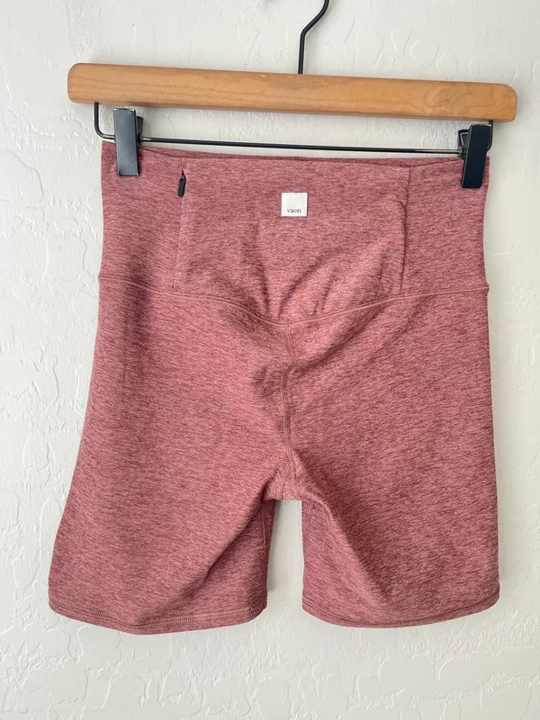 Vuori Clean Elevation Shorty biker shorts
Hazelnut Heather small - Image 5