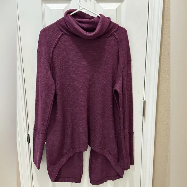 Free People We the Free Split Back Turtleneck Sweater Size Medium purple - Image 3