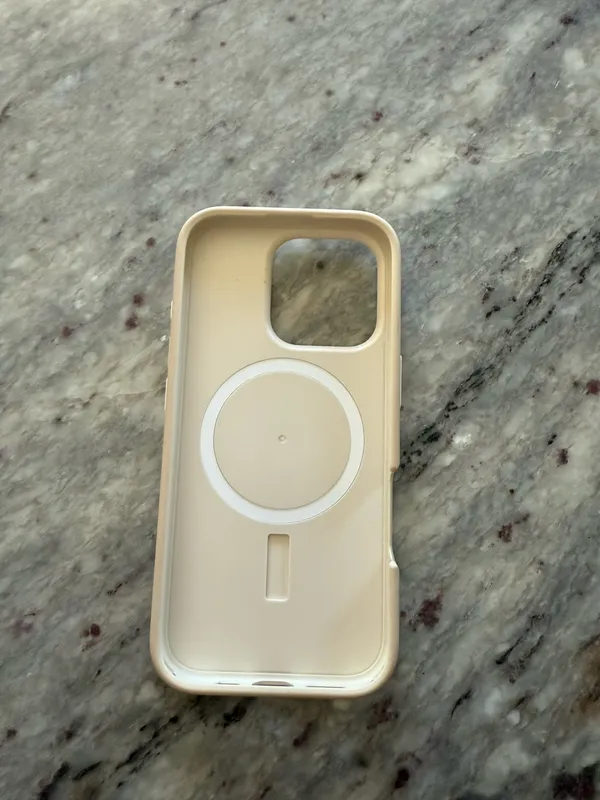 Otter box phone case iPhone 16 pro - Image 2