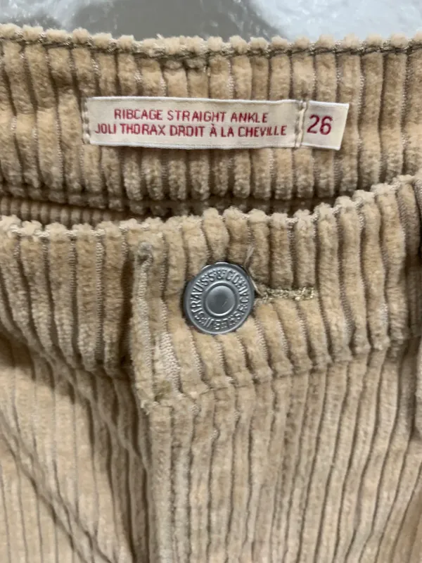 High Rise Corduroy Levi’s  - Image 4