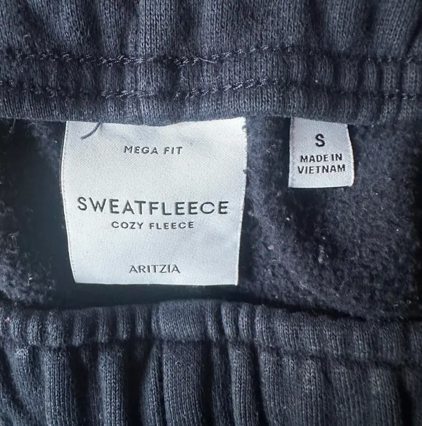 Aritzia Mega Fit SweatFleece navy blue sweatpants. Super cute! #sweatset #navy #artitzia - Image 3