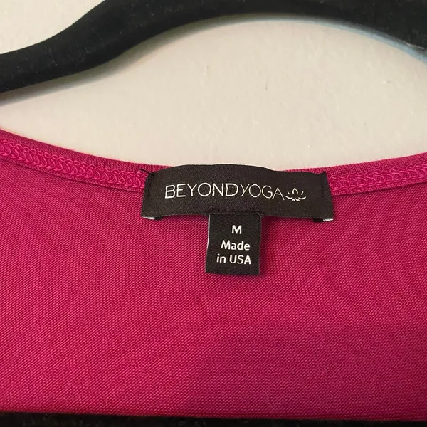 NWT Beyond Yoga Hot Pink Long Sleeve V-neck Loungewear Shirt Women's size Medium - Image 2