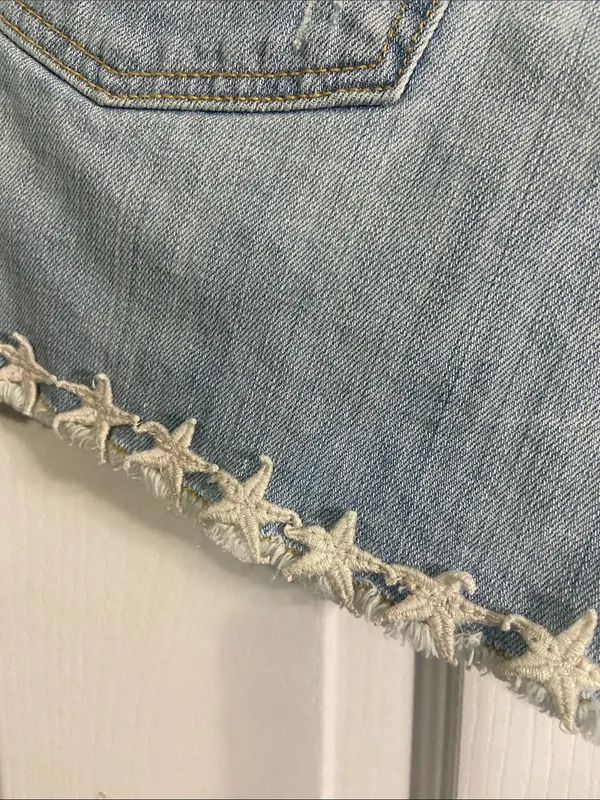 Lucky Brand Light Wash Denim Star-Trim Shorts - Image 5