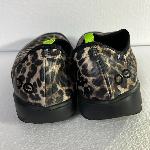 Oofos leopard print slip on recovery shoes size 7 1/2 - Image 5