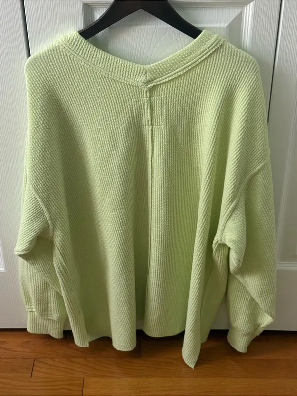Aerie Wonder Textured V-Neck in Green Glow - Image 3