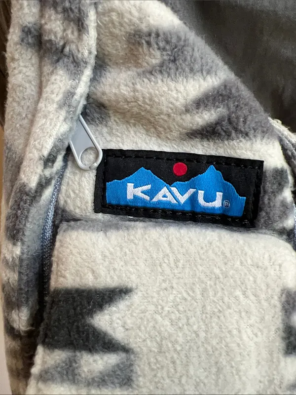 Kavu pendleton style Cream & Gray Aztec Rope Sling Bag - Image 3