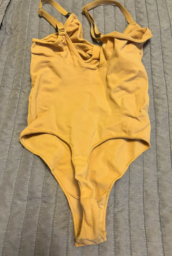 SKIMS SHAPEWEAR Bodysuit Thong - Image 2