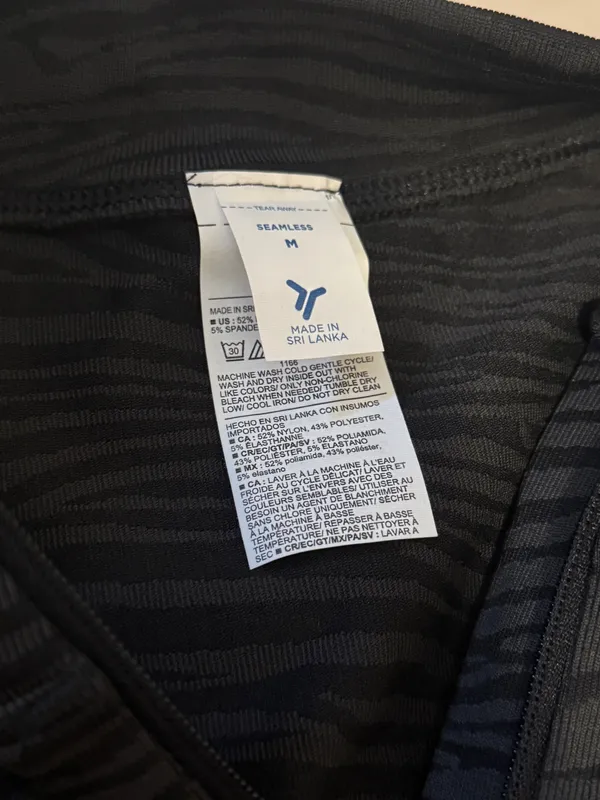 Old Navy Seamless Jacquard Mock- Neck Half-Zip Top - Image 3