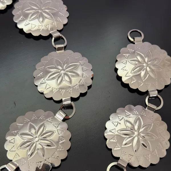 Vintage Unisex Silver Tone Western Boho Flower Concho Chain Link Belt - Image 3