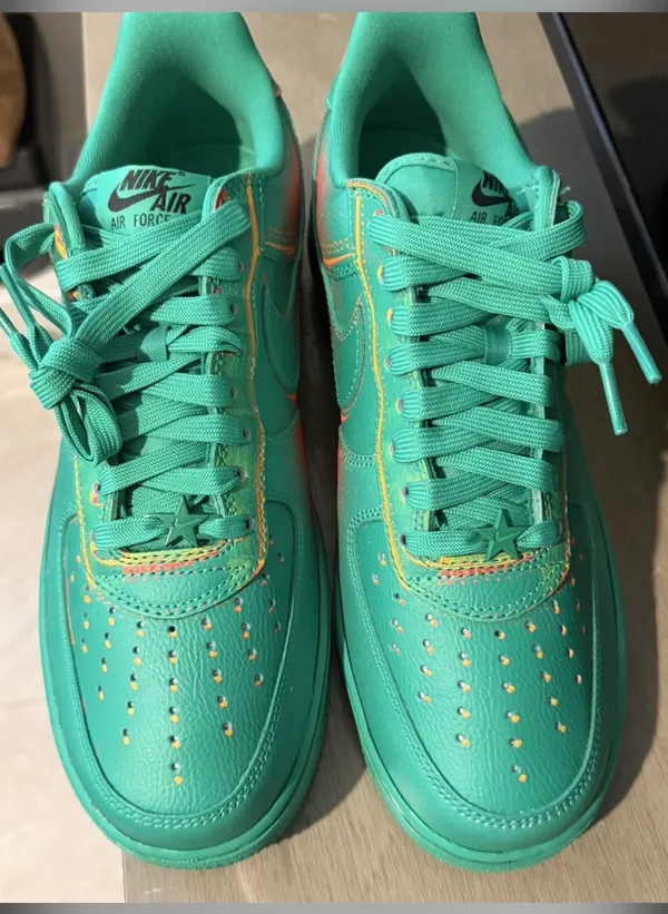 Size 9.5 - Nike Air Force 1 '07 Low Stadium Green Crimson - Image 8