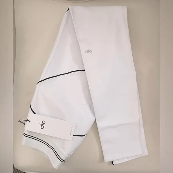 NEW Alo Yoga Airbrush High Waisted Heart Throb White/Black Legging Size L - Image 8