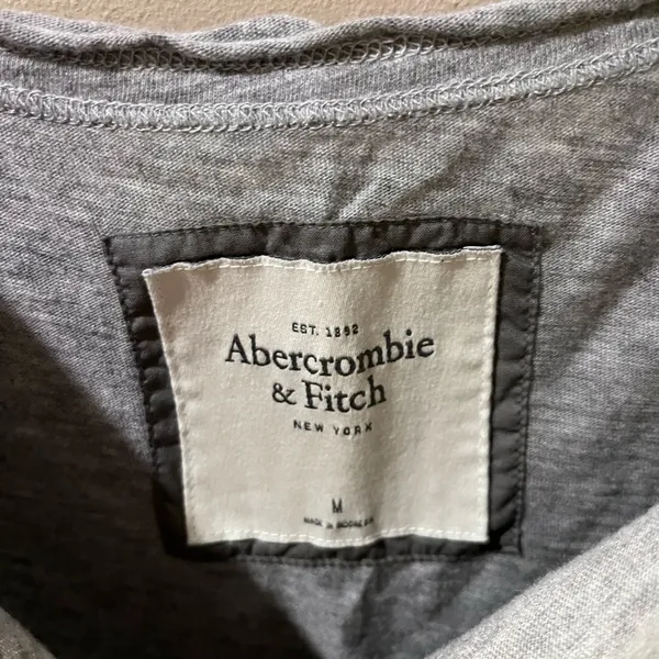Abercrombie & Fitch off the shoulder Gray Short Sleeve Tee - Image 3