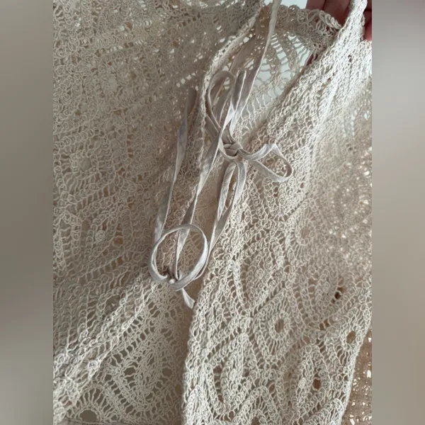 Future‎ Collective Alani Noelle Short Sleeve Tie Front Crochet Lace Stunning - Image 4