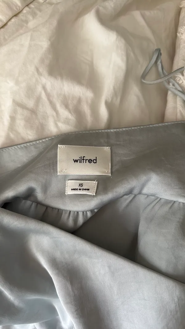 Aritzia Wilfred Pale Blue Flowy Cropped Strappy Tank Top - Image 4