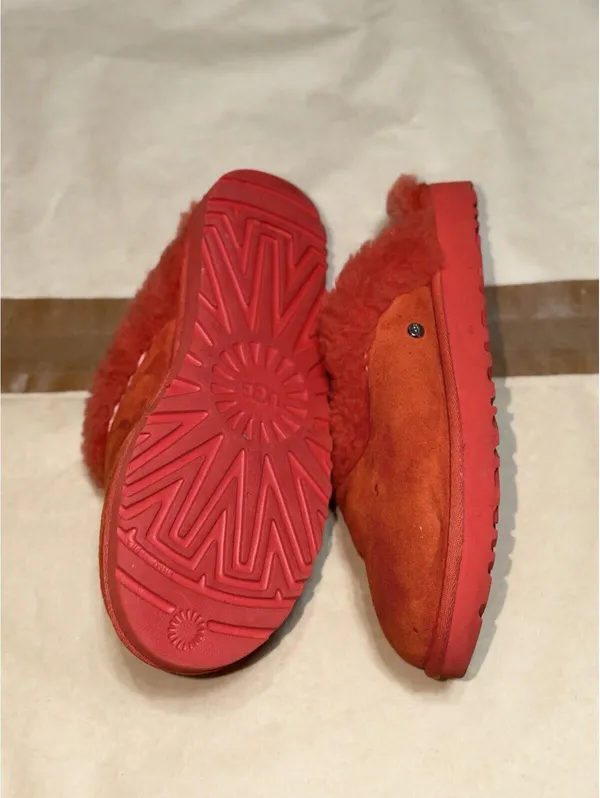Size US 7 UGG Classic Slipper II Women’ Suede. - Image 2