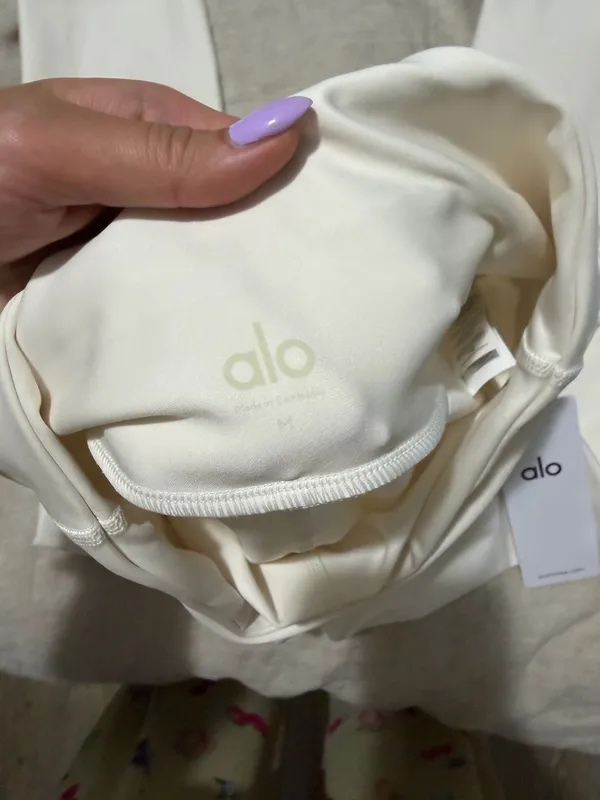 Alo Yoga - Image 4