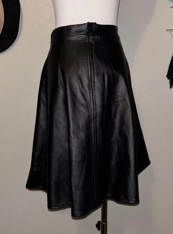 Leather Skirt Black Size 6 - Image 2