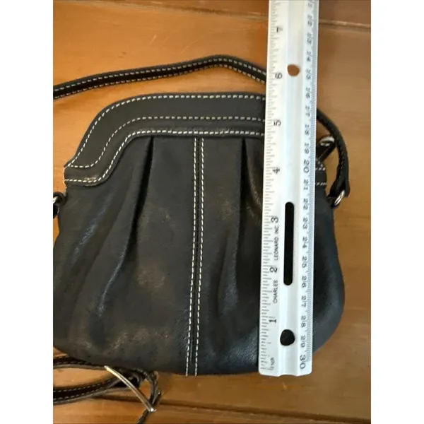 Levenger Carezza On-the-Town Black Leather Pouch Cross Body/Shoulder Bag in EUC‎ - Image 11