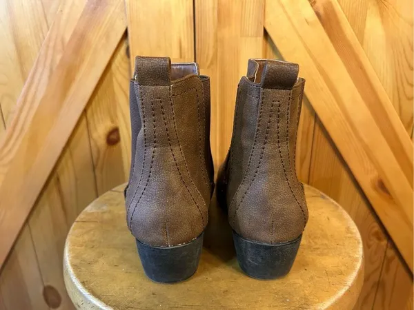 Maurices Boots Womens 7M Abigail Ankle Chelsea Booties Brown Faux Leather - Image 4
