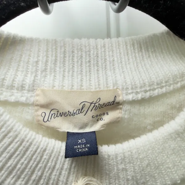 Universal Thread Women's Alpline Hotel Knit Boucie Crewneck Pullover Sweater‎ - Image 7