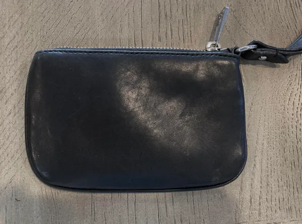 Ralph Lauren Like new black leather wristlet. Sz 7”x4.5” - Image 3